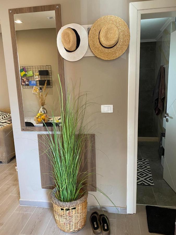 Qerret Boutique Studio Apartment โกเลม ภายนอก รูปภาพ